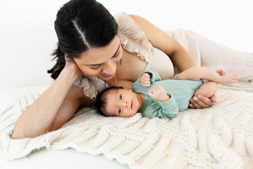 simple modern newborn session