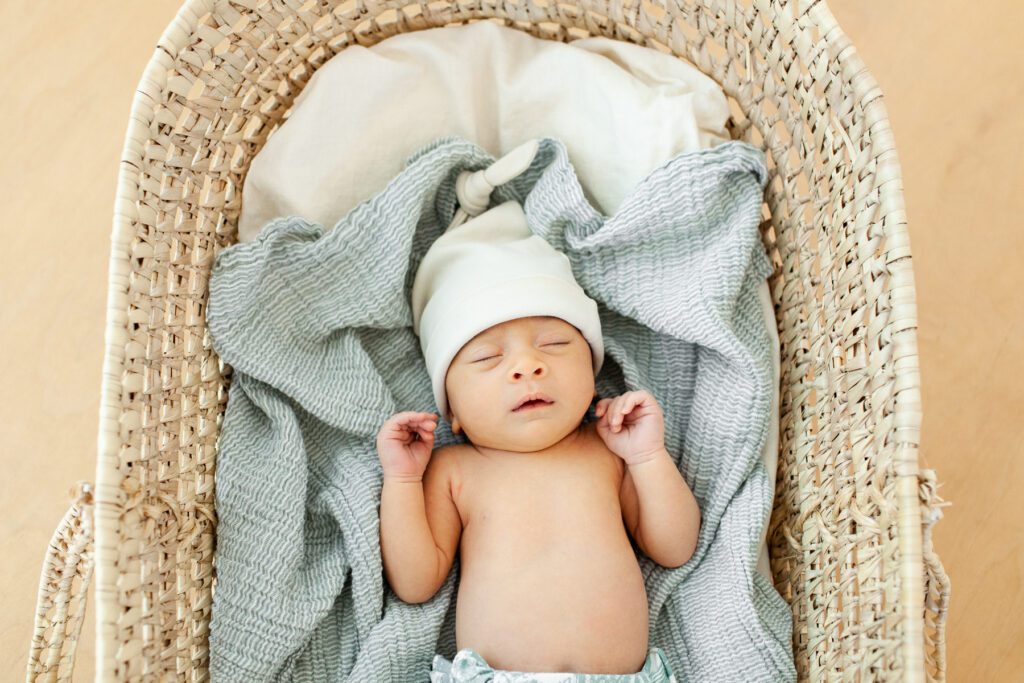 simple modern newborn session