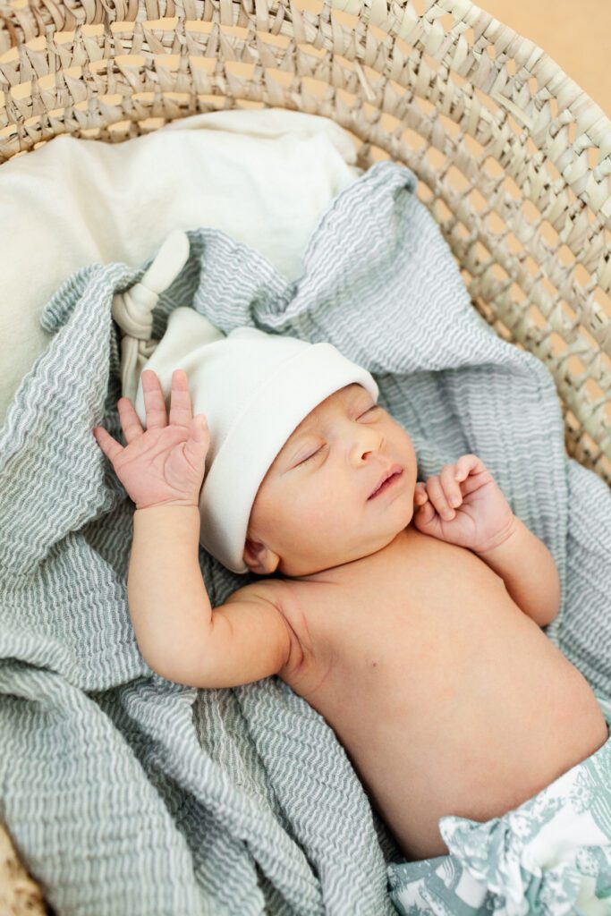 simple modern newborn session