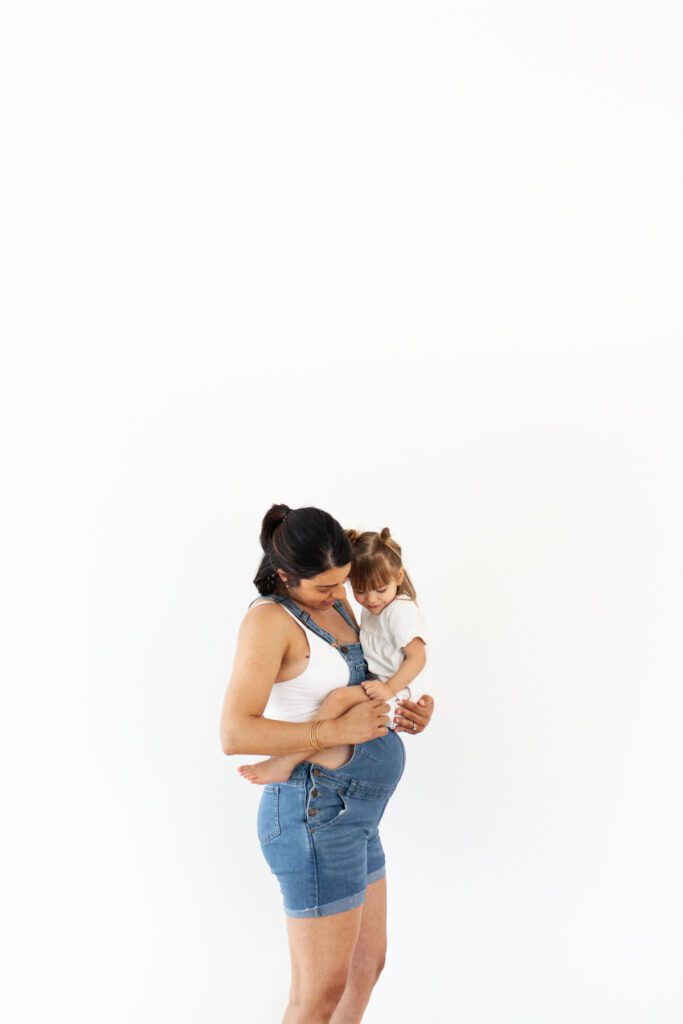 simple modern maternity session