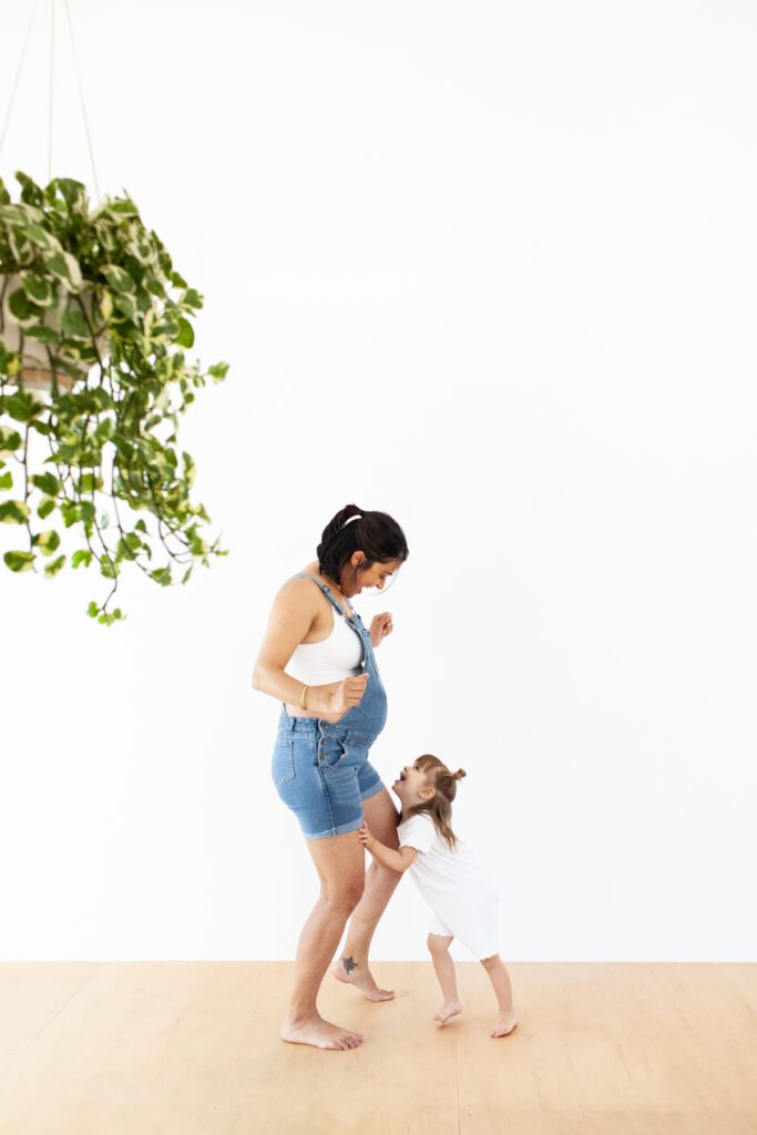 simple modern maternity session